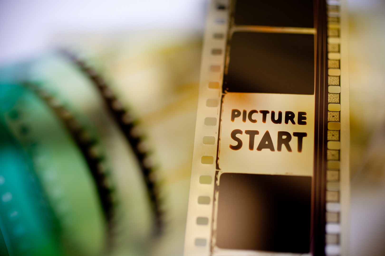 从专业殿堂到大众舞台 影视后期制作的大众化浪潮与节目制作新生态